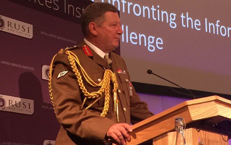 Picture of General Sir Chris Deverell at the podium, giving a speech at the RUSI Land Warfare Conference in 2017